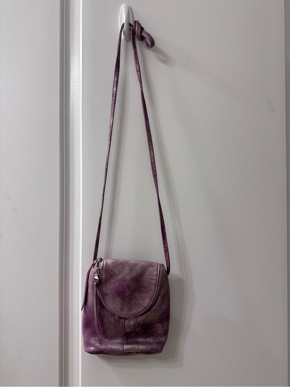 Hobo International Leather Crossbody Bag in Purple Metallic